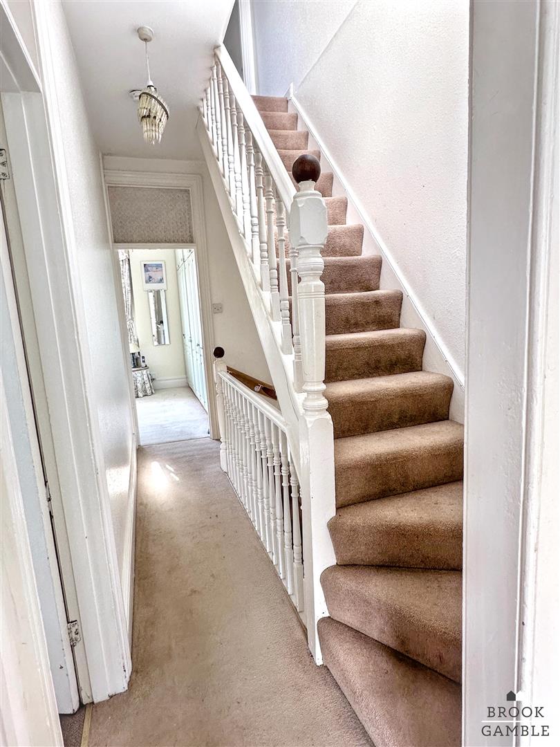 4 Bedroom House - Terraced. Willowfield Square in Eastbourne,  24